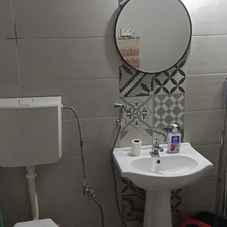 Jela - Spacious Two-bedroom Near Center With Free Parking & Wi-fi *
