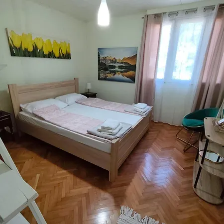 Jela - Spacious Two-bedroom Near Center With Free Parking & Wi-fi