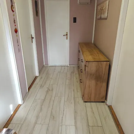 아파트 Jela - Spacious Two-bedroom Near Center With Free Parking & Wi-fi