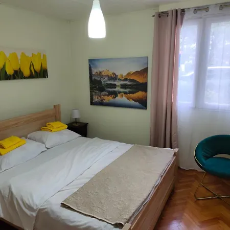 Jela - Spacious Two-bedroom Near Center With Free Parking & Wi-fi 아파트 *