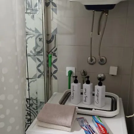 Apartment Jela - Spacious Two-bedroom Near Center With Free Parking & Wi-fi
